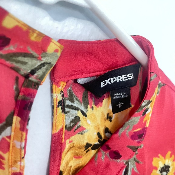 Express Red Sunflower Print Keyhole Lightweight Satin Feel Blouse Size Small - Picture 5 of 9